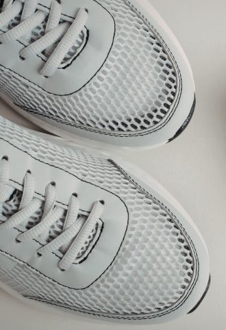 Hoe maak je witte sneakers schoon?