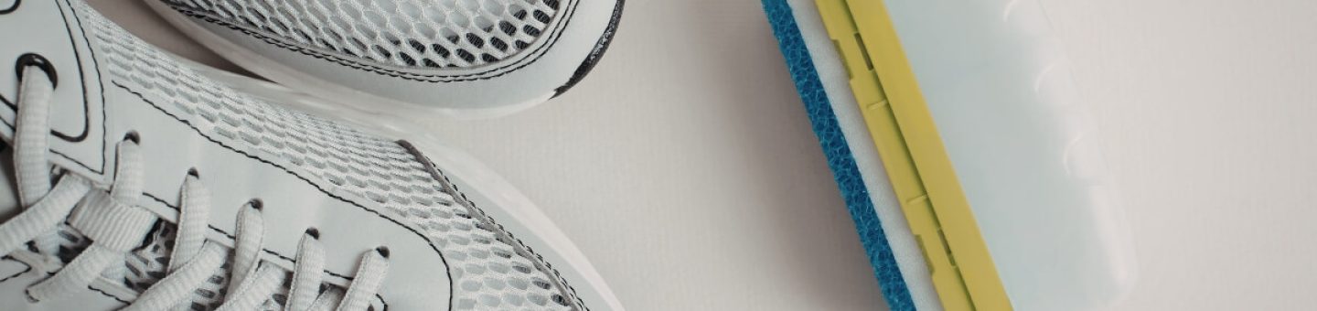 Witte sneakers schoonmaken